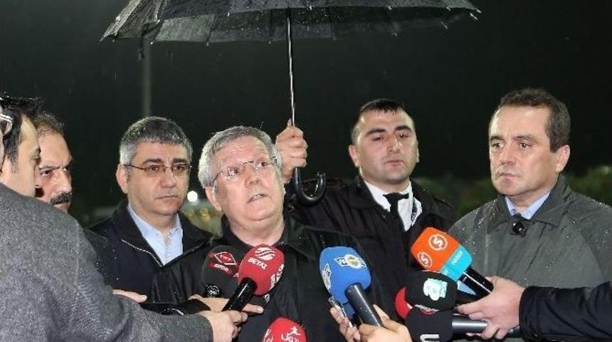 Aziz Yıldırım, &Ouml;zg&uuml;r Yankaya&rsquo;yı Topa Tuttu