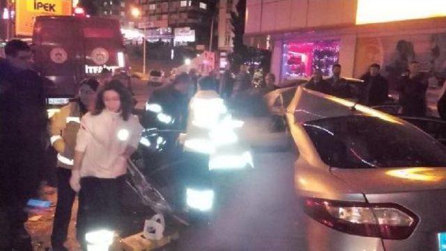 Gebze'de Otomobil Park Halindeki Araca Çarptı: 2 Yaralı