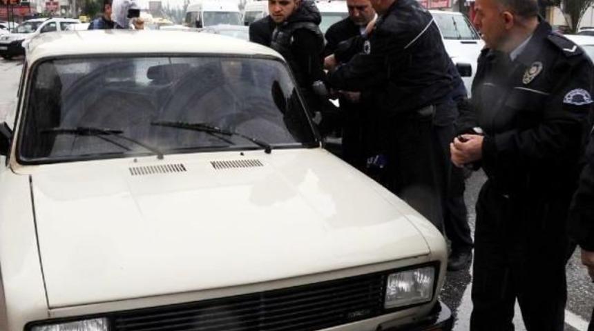 Otomobil Hırsızını Emniyet M&uuml;d&uuml;r&uuml; Yakaladı