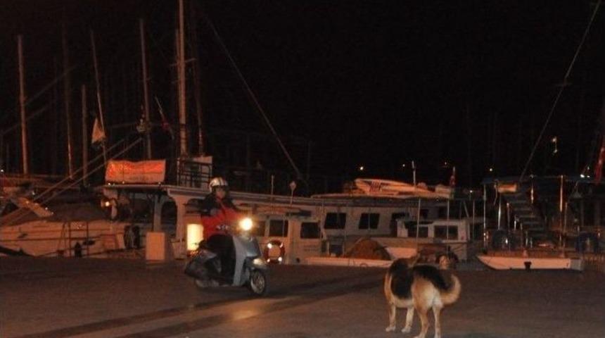 Motosiklet S&uuml;r&uuml;c&uuml;lerine Zor Anlar Yaşatıyor