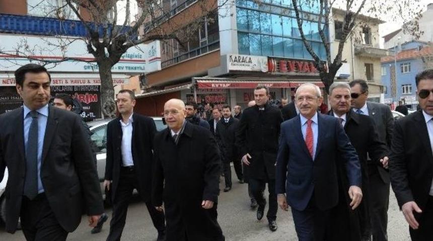 Kılı&ccedil;daroğlu Ziyaret Ettiği Berberde Tıraş Oldu
