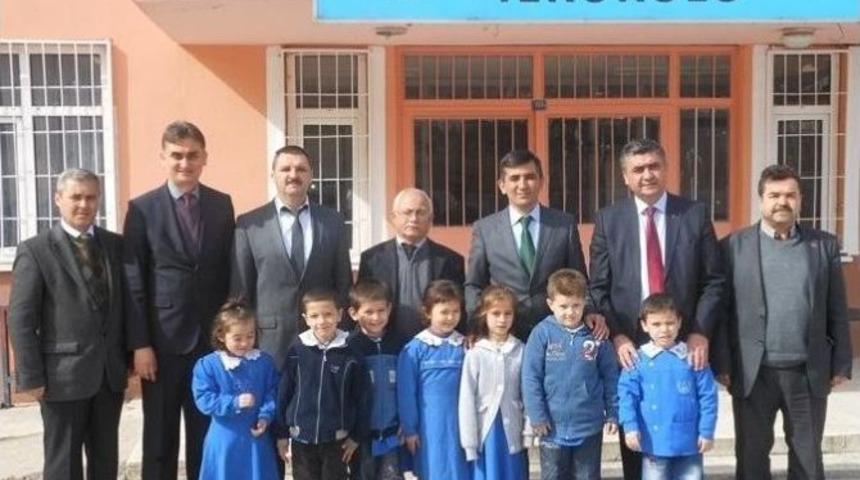 İl&ccedil;e Milli Eğitim M&uuml;d&uuml;r&uuml; &Ouml;zdemir, Okul Gezilerini S&uuml;rd&uuml;r&uuml;yor