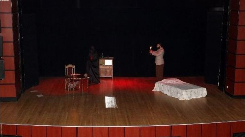 &rsquo;siyah Pelerinli Adam&rsquo; Sahnelendi