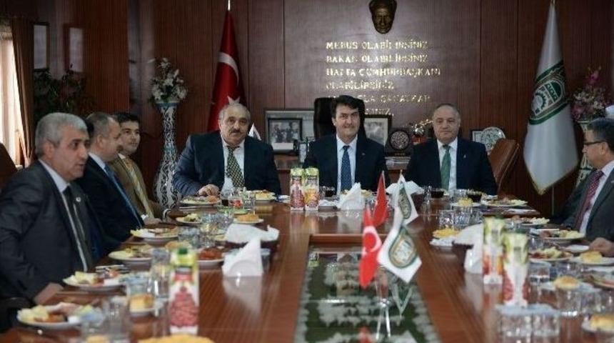 Başkan D&uuml;ndar, Esnaf Temsilcileri İle Buluştu