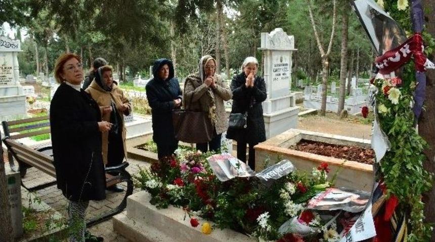 Anneler Derneği, &Ouml;zgecan&rsquo;ın Ailesini Ve Mezarını Ziyaret Etti