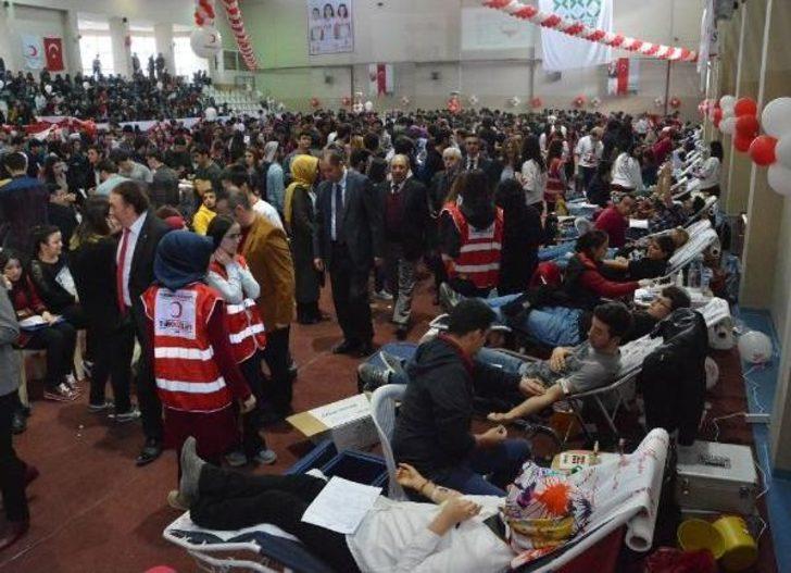 Karabük Üniversitesi'nde Bir Günde 2071 Ünite Kan Toplandı G4