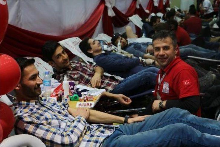 Karabük Üniversitesi'nde Bir Günde 2071 Ünite Kan Toplandı G2