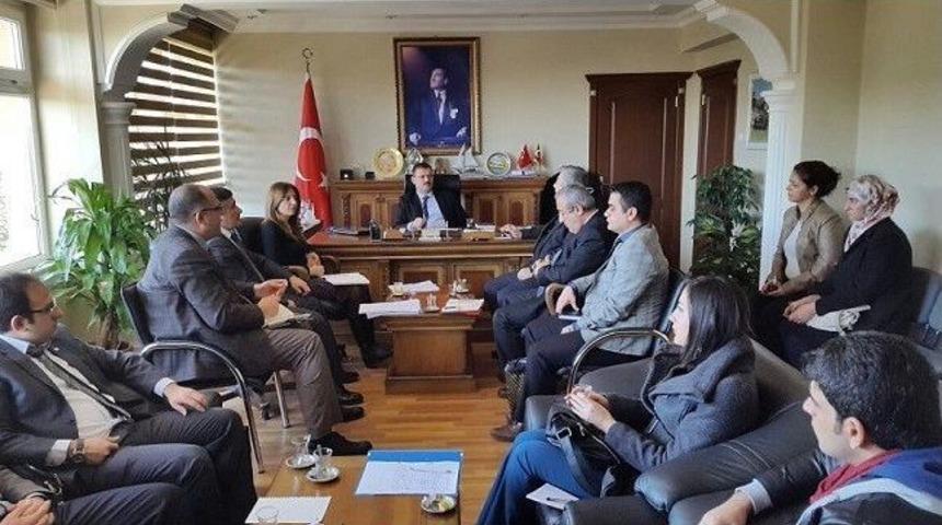 İl&ccedil;eye Daha Fazla Nasıl Hizmet Yapabiliriz Toplantısı