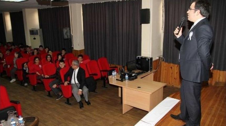 Tunalı&rsquo;dan &Ouml;ğrencilere Vergi Konferansı