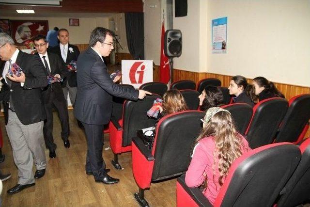 Tunalı’dan Öğrencilere Vergi Konferansı