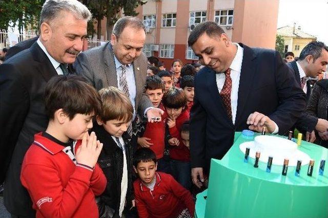 Okullara Atık Pil Ve Atık Yağ Makineleri Teslim Edildi