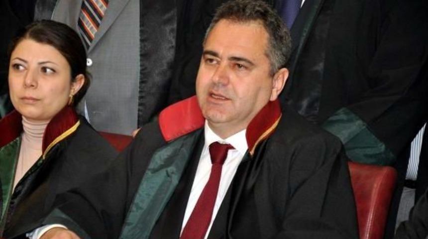 İzmir Baro Başkanı &Ouml;zcan, Ege &Uuml;niversitesi Y&ouml;netimini Su&ccedil;ladı