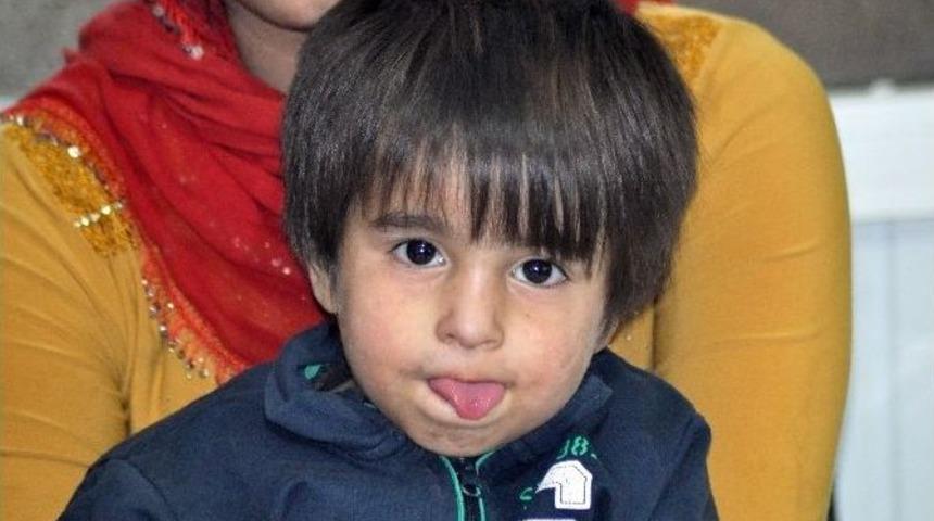 Anne Babanın &Ccedil;aresiz Bekleyişi