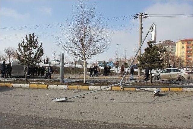 Erzurum’da Trafik Kazası: 3 Yaralı