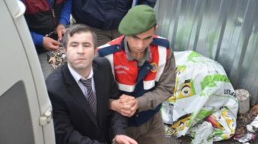 Hasmına Kız Veren Adamı Bı&ccedil;akladı