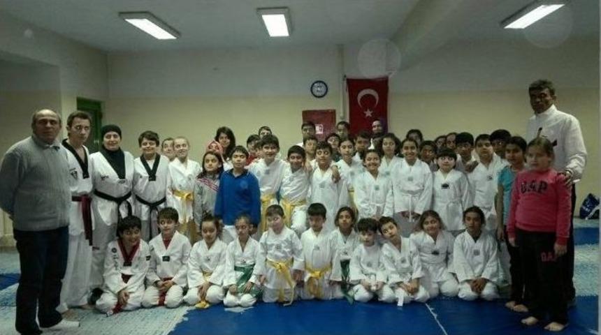 Burhaniye&rsquo;de 6 Yaşındaki Hasan Taha Sarı Kuşak Sahibi Oldu