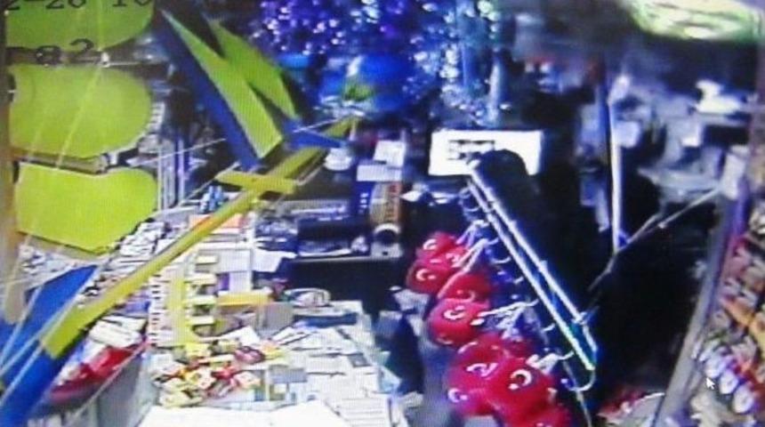 İşe Alınmayınca Kasadaki Telefonu &Ccedil;aldı