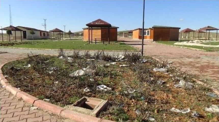 S&uuml;leyman Şah Dostluk Parkı Harabeye D&ouml;nd&uuml;