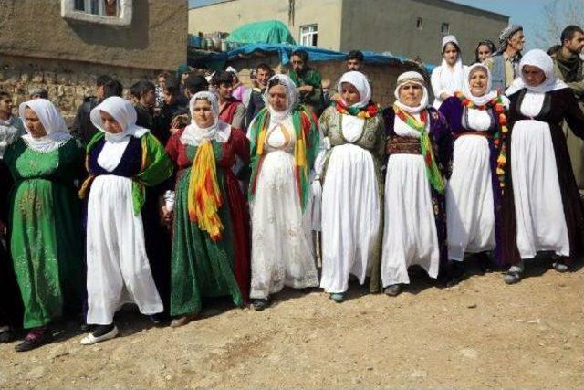 İç Güvenlik Paketi, Silopi'de Yöresel Kıyafetli Yürüyüşle Protesto Edildi