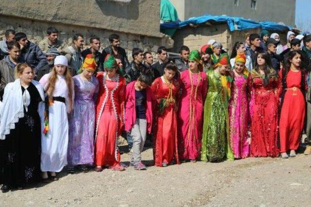 İç Güvenlik Paketi, Silopi'de Yöresel Kıyafetli Yürüyüşle Protesto Edildi