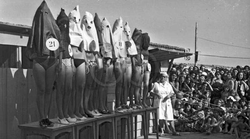 Moda'da bacak g&uuml;zellik yarışması! Kafalarına maske ge&ccedil;irdiler