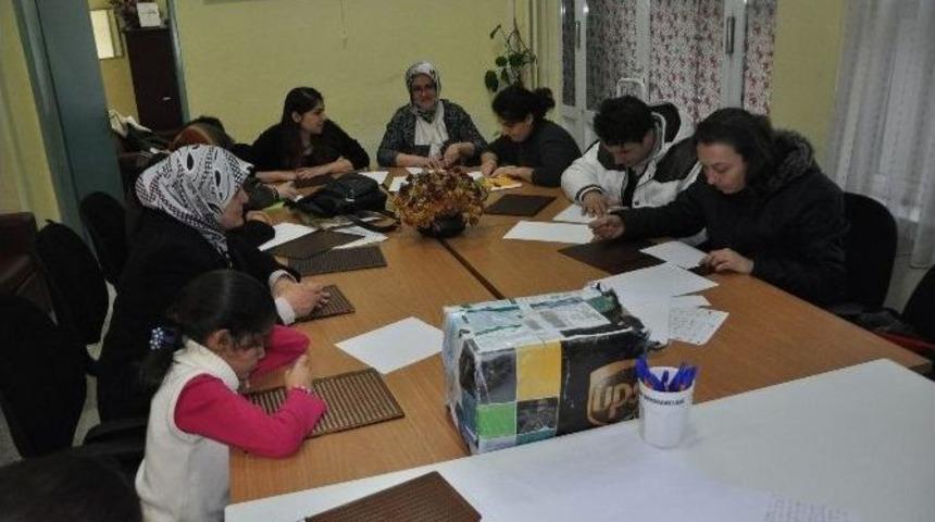 Bozüyük’te Görme Engelli Bireylere Yönelik Okuma Yazma Kursu Açıldı