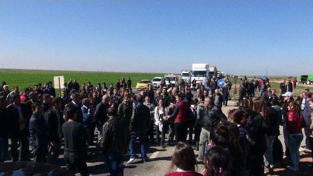 Nusaybin’de Elektrik Kesintilerini Bahane Ederek Yol Kestiler