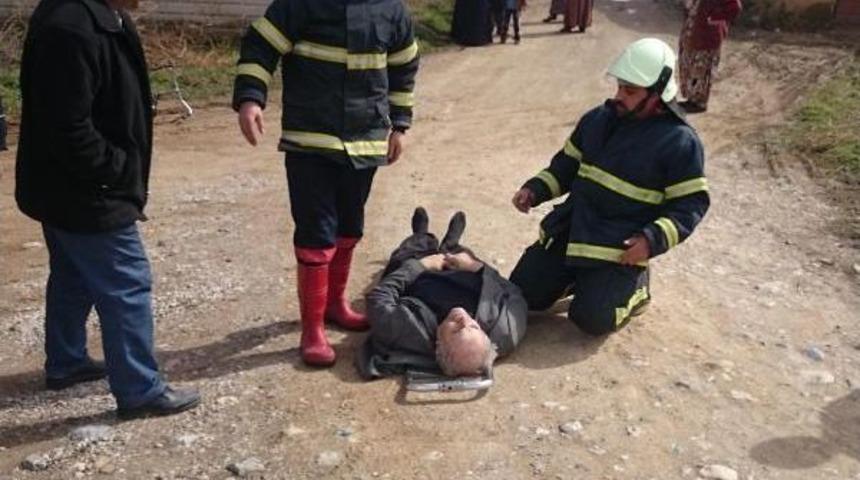 Ilgın'da Aydınlatma Direğine &Ccedil;arpan Ara&ccedil;ta 2 Kişi Yaralandı