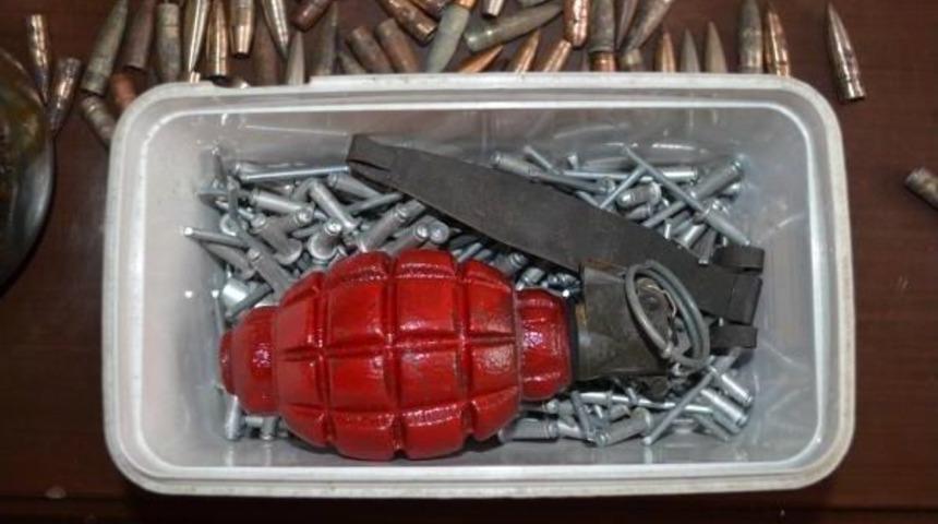 Kırklareli&rsquo;Ndeki Evde El Bombası Ve M&uuml;himmat Bulundu (2)