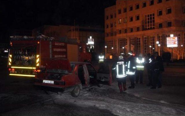 Gaziantep'te Seyir Halindeki Otomobil Yandı