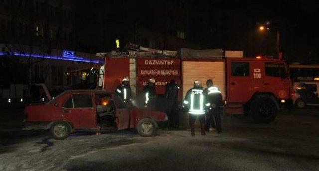 Gaziantep'te Seyir Halindeki Otomobil Yandı