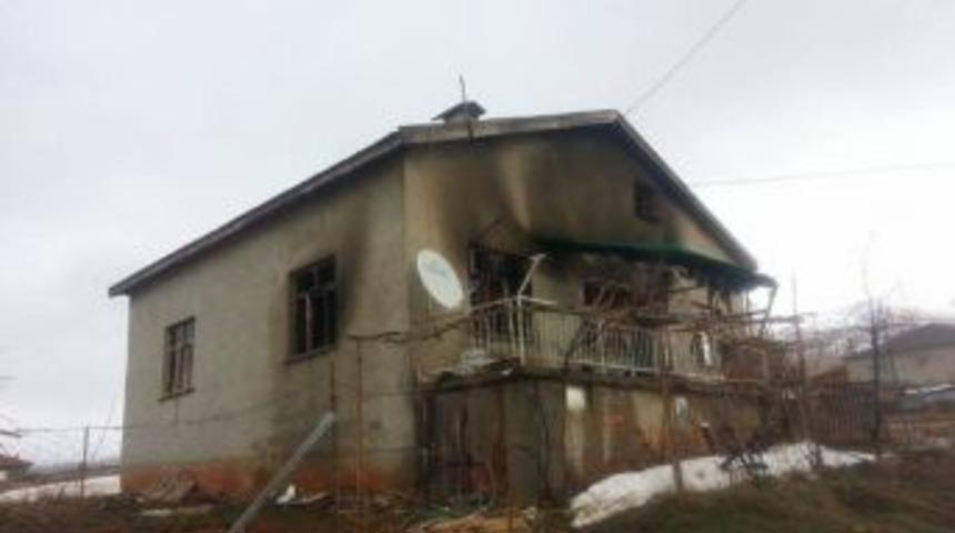 H&uuml;y&uuml;k&rsquo;te Ev Yangını: 1 Yaralı