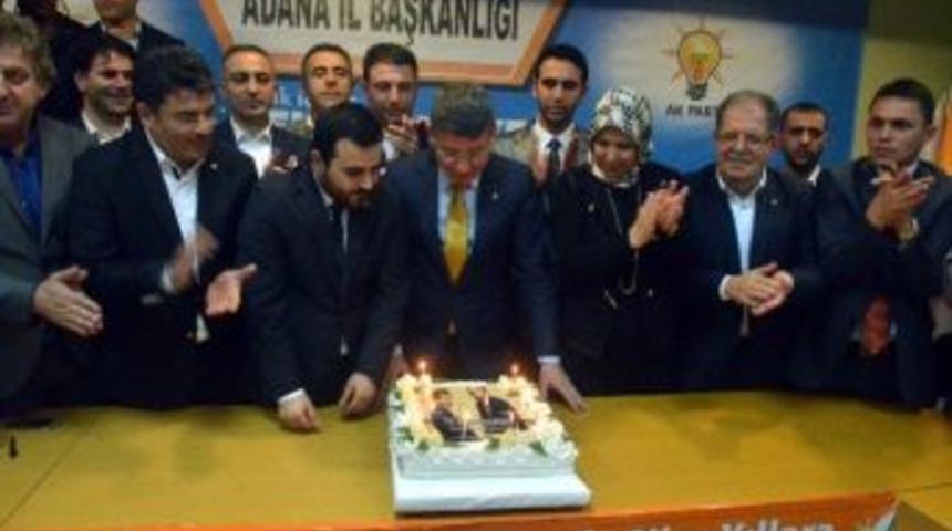 Ak Parti&rsquo;de &Ccedil;ifte Doğum G&uuml;n&uuml; Kutlaması