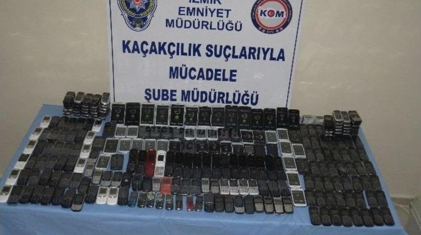 İş Yerinde Ka&ccedil;ak Cep Telefonu Satarken Yakalandı