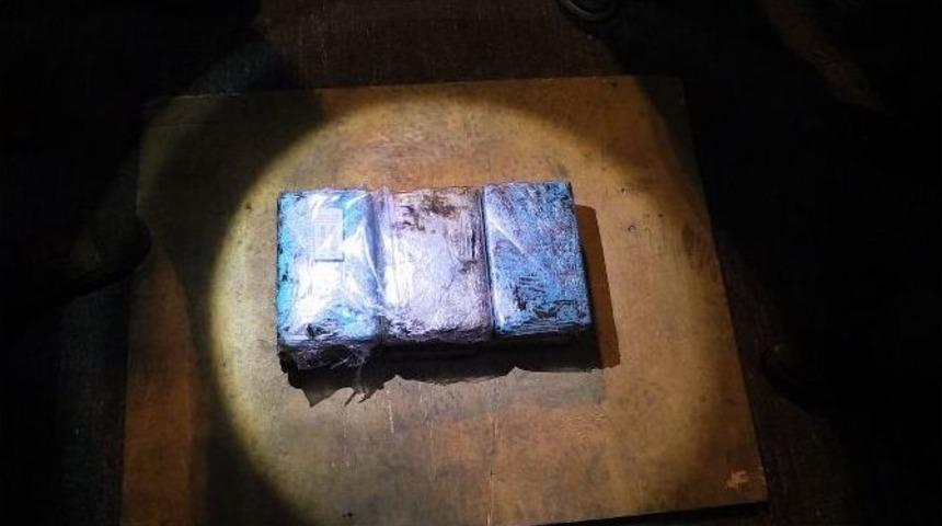 G&uuml;mr&uuml;k Ekiplerinden Uyuşturucu Operasyonu