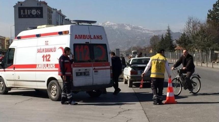 Hasta Taşıyan Ambulans Kazaya Karıştı, Hasta Başka Bir Ambulansla Hastaneye Kaldırıldı