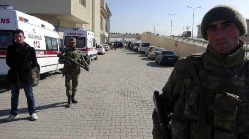 Cinnet Ge&ccedil;iren &Ccedil;avuş, Mevzideki 3 Askeri Şehit Etti