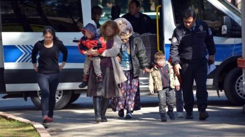 Eşlerinden Şiddet G&ouml;ren 4 Kadının Yolu Otogarda Kesişti