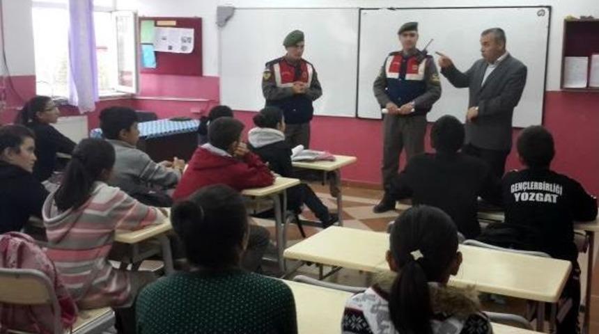 Jandarmadan K&ouml;y Okullarında Uyuşturu Eğitimi