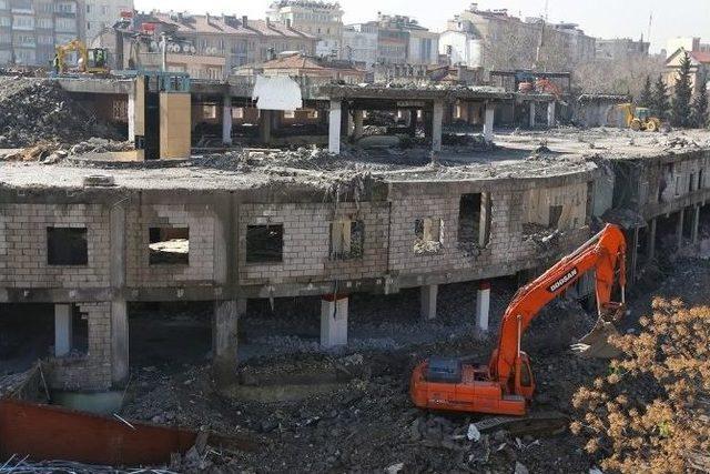 Bedesten Avm’nin Yıkımı Sürüyor