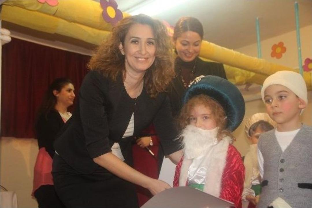 Minikler Fıkra Yarışmasında Kahkahalara Boğuldular