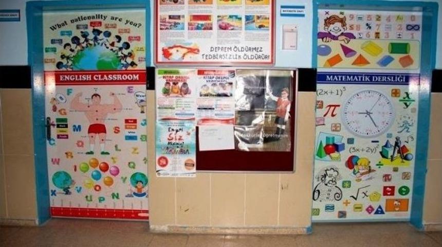 Hasanlar Ortaokulunda Fark Yaratan Derslik Kapıları