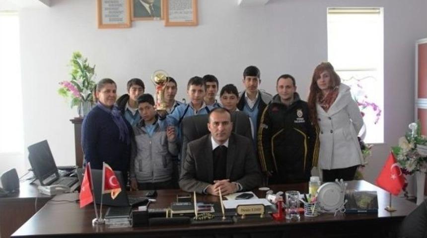 Futsal&rsquo;da Bulanık Kız Yibo &Uuml;&ccedil;&uuml;nc&uuml; Oldu