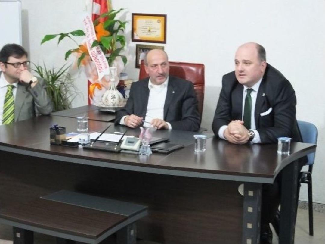 Cihan Sara&ccedil; Akyazı Ve Karasu İl&ccedil;e Teşkilatlarını Ziyaret Etti