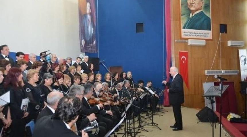 Tekirdağlılar T&uuml;rk Sanat M&uuml;ziği Konseri&rsquo;ne Akın Etti