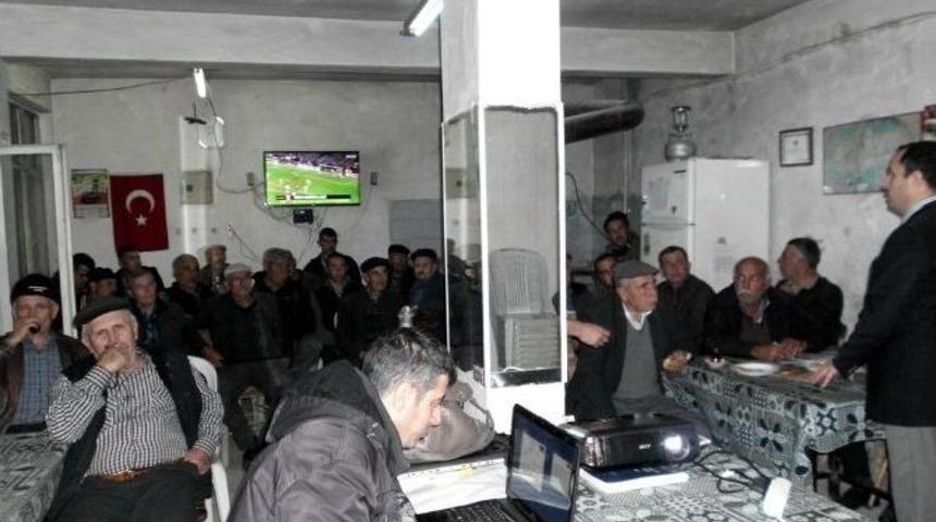 Burhaniye&rsquo;de Kahvehanede Zeytin Budaması Anlatıldı