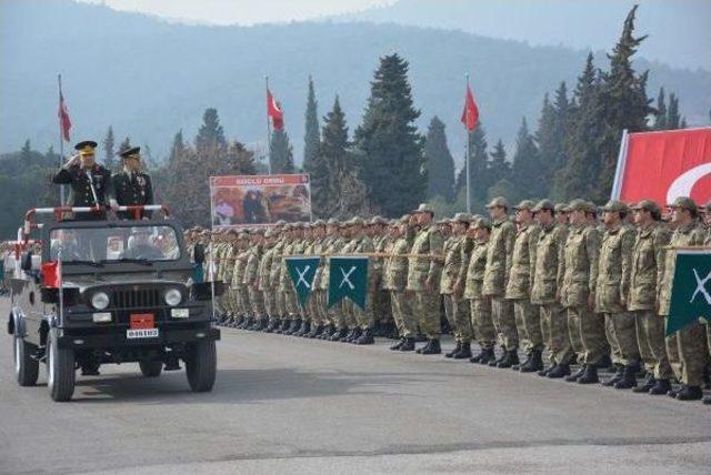 Temel Eğitimlerini Tamamlayan Erlerin Yemin Töreni Aileleri Duygulandırdı