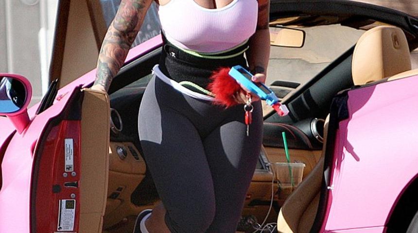 Amber Rose'un belindeki korsenin sırrı! 