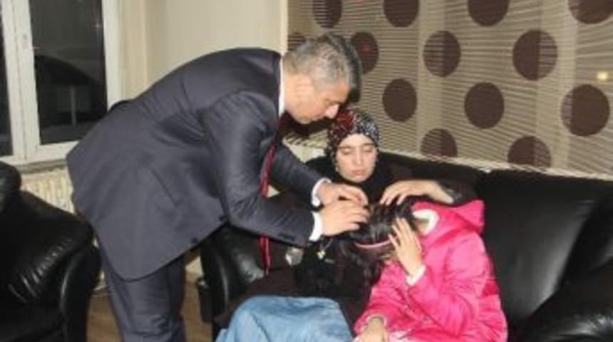 Op. Dr. Ovalıoğlu, İremnur&rsquo;u Muayene Etti