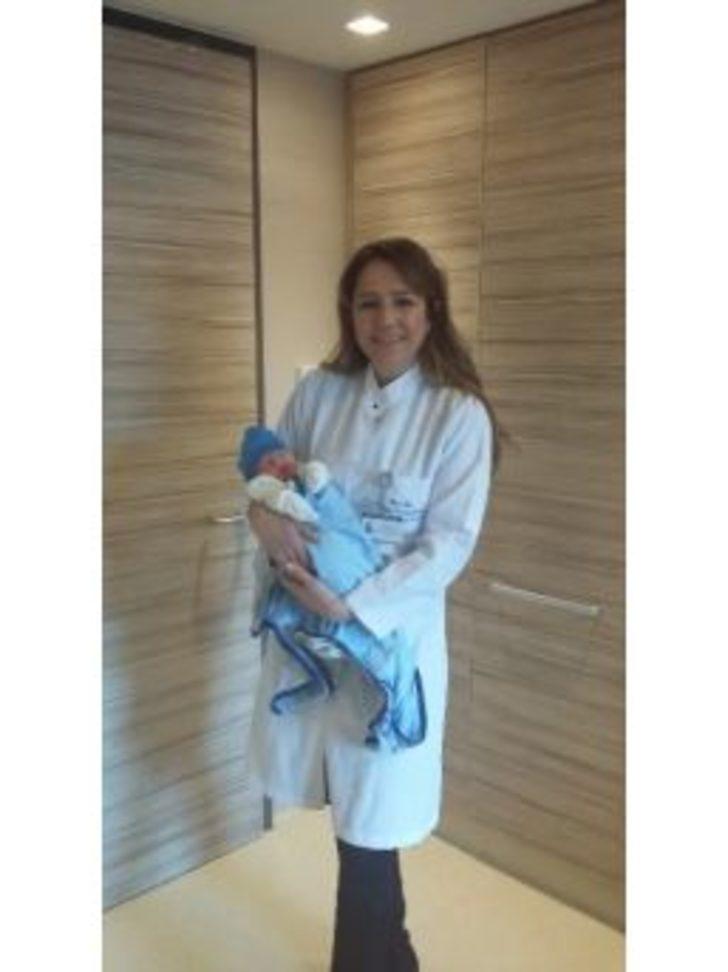 İlk Bebeğini Sezaryan, İkincisini Normal Doğumla Dünyaya Getirdi